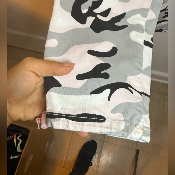 VIP Vintage Y2K Baby Pink Camo Cargo Belted Pants - Picture 6 of 6